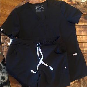 Figs Scrub Set in Black